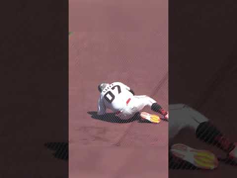 77-year-old balldude makes a play! 😤