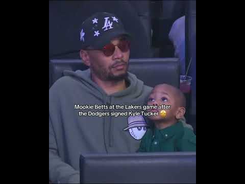 Mookie's making his rounds 🍿