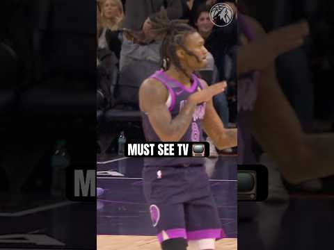 Bones getting the crowd hyped. 🔋