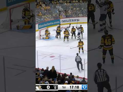 ZACH ASTON-REESE GETS THE PARTY STARTED! 🔥