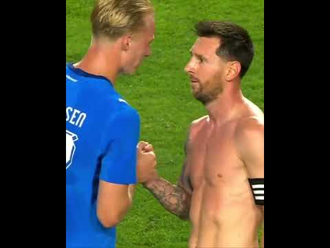 Iceland players wasted NO time asking Messi for his shirt after the whistle 😂💯