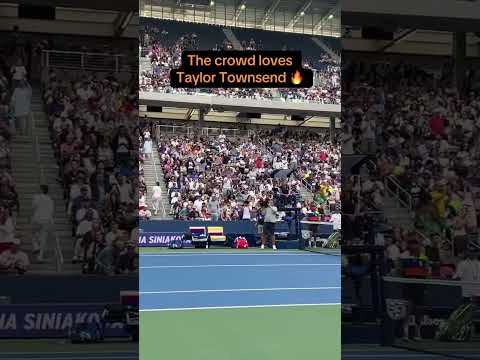 The crowd loves Taylor Townsend 🔥