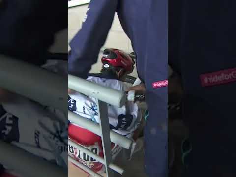 A valiant defence from Torstein Træen 👏 The Norwegian valiantly defends his red jersey.