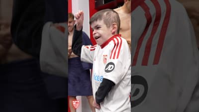 Alguien muy especial nos acompañó después del partido. Gracias por acompañarnos, Leo 🤍 #sevillafc