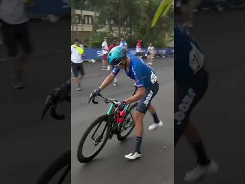 Remco Evenepoel with some elite out of context cycling  🚽😅