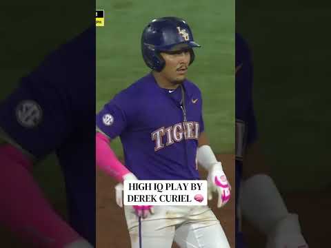 He made sure the lead runner touched home before scoring 👏