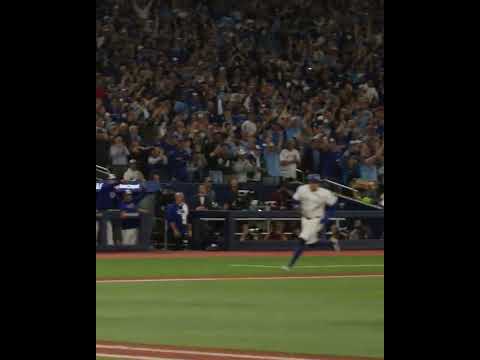 The Blue Jays answer right back 😤 Daulton Varsho ties the game! #ALCS