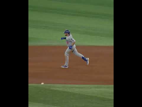 Max Muncy is making #WorldSeries Game 7 real interesting 😮