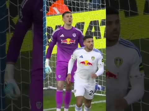 Arsenal CRUISE past Leeds 👏