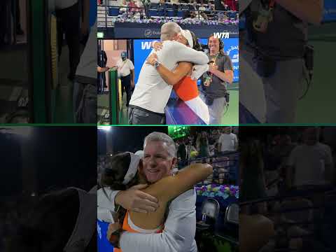 Coach was TOO locked in 😜📱 #wta #tennis #jessicapegula #ddftennis #funnymoment