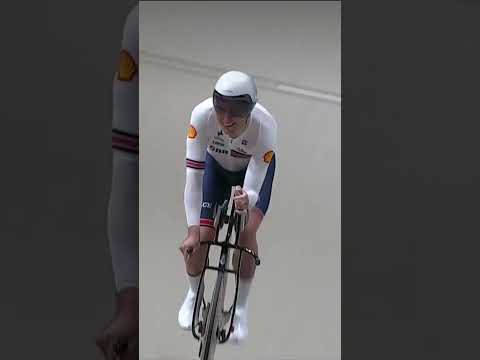 He’s done it! 🌈🇬🇧 Josh Charlton takes the men’s individual pursuit world title in Chile! 👏