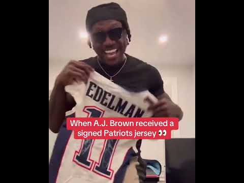 When A.J. Brown trolled Eagles fans with a signed Patriots jersey 😂 (via 1k_alwaysopen/IG)