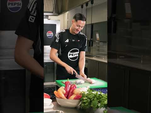 Bernd challenged Younes Ebnoutalib mit dem Küchenmesser 🔪🍗