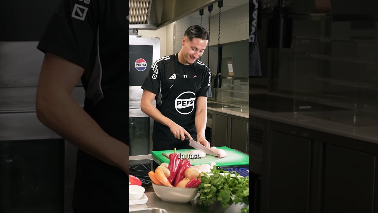 Bernd challenged Younes Ebnoutalib mit dem Küchenmesser 🔪🍗