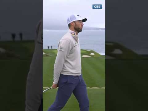 BURNING the edge on an ace at Pebble's 7th🔥
