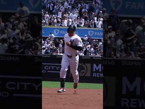 Trent Grisham gets things started with a leadoff homer 💥