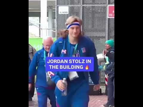 Wisconsinite Jordan Stolz is cheesin' 😁