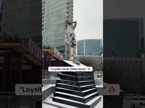 This Dirk Nowitzki statue outside of the Mavs arena 🔥