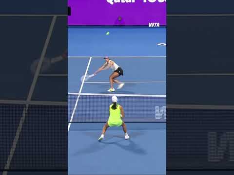 Lighting up the court 🤩 #WTA #QatarTotalEnergiesOpen #IgaSwiatek