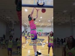 “DUNK THE BALL” 🤣🤣🤣 "Oh my wrist"