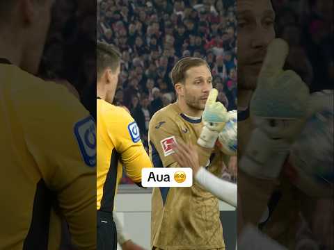 Die Pfeife ist aber auch laut 👂 #Hoffenheim #OliverBaumann