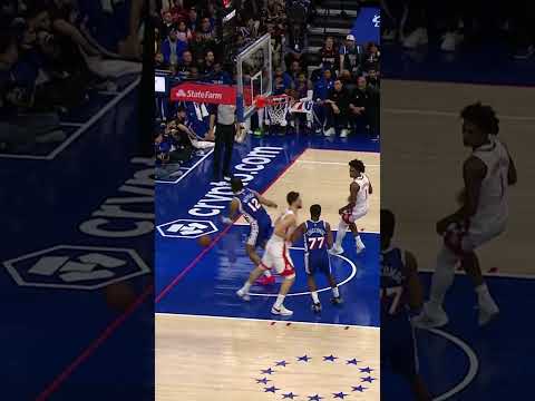 Reed's back at it from deep 🏹 #rockets