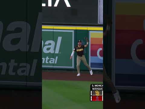 Jackson Merrill comes up with ANOTHER home run robbery! 😳