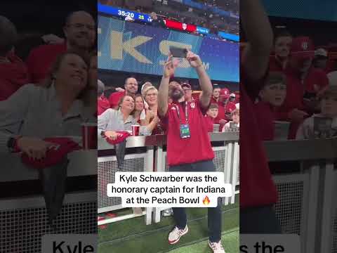 Kyle Schwarber was Indiana's honorary captain at the Peach Bowl 🔥 (via @bigtennetwork/TT)