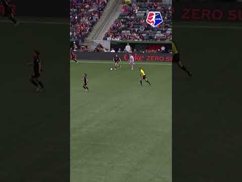 Close control on another level. 👏 Olivia Moultrie ⚽