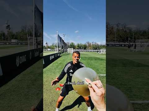 😂Who caught the balloon? #bundesliga #eintracht