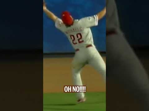 What could've been an UNBELIEVABLE catch ➡️ home run 🫣