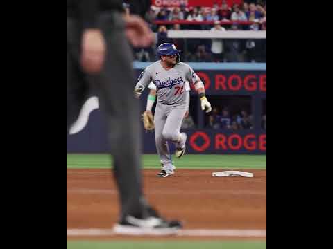 MIGUEL ROJAS WITH THE SWING OF HIS LIFE! #WorldSeries 😱