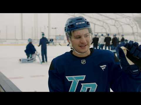 Yanni Gourde mic'd up at Lightning practice 🎤