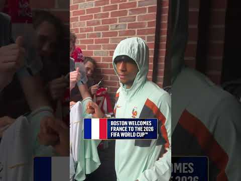 Fans in Boston were eager to meet les Bleus 🇫🇷