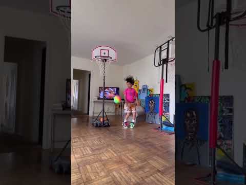 “Let’s go home!”  Any hoop works to bring back this legendary Vince Carter slam! (Via hooplordjr/IG)