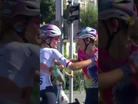 Old friends not forgotten 🤝 Chiara Consonni is congratulated by her former team-mates after her win.