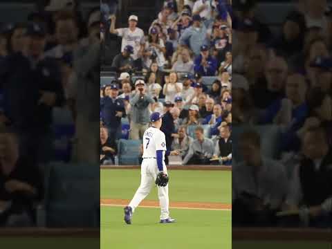 Blake Snell throwing FRISBEES 😳