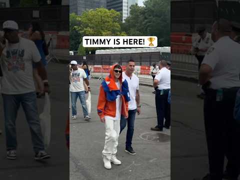 Timothée Chalamet is here at the Knicks championship parade 🏆