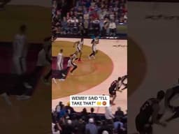 Wemby intercepts the dime 🖐