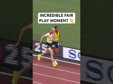 When helping others is more important than your own result 👏 #worldathleticschamps #sports