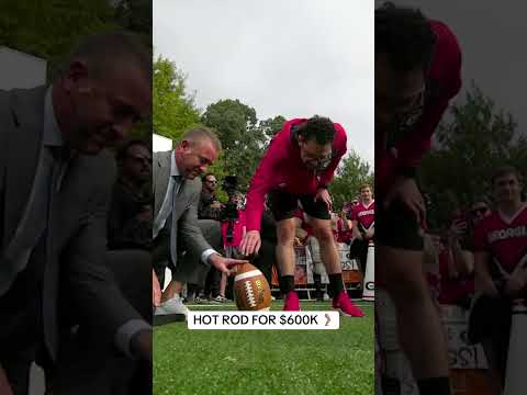 Jelly Roll brought out Rodrigo Blankenship to kick for $600K for charity 💰