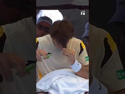 Gotta do what you gotta do 😂💇‍♂️ #haircut #tennis #funny #fringe #blooper #atptour