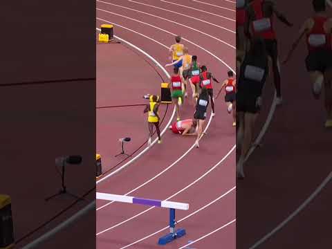 George Beamish rises after a fall 😳 #worldathleticschamps #athlete #crash #newzealand
