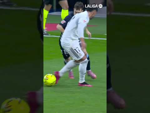 NUTMEG at Bernabéu? EASY FOR Bryan Zaragoza 😈