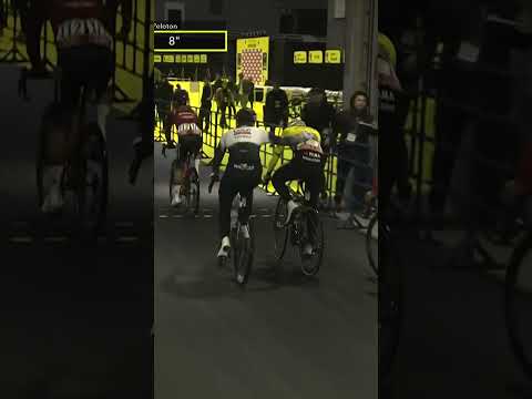 Jonas Vingegaard DOWN 😬 A crash for the Dane on the way to victory at the Saitama Criterium!