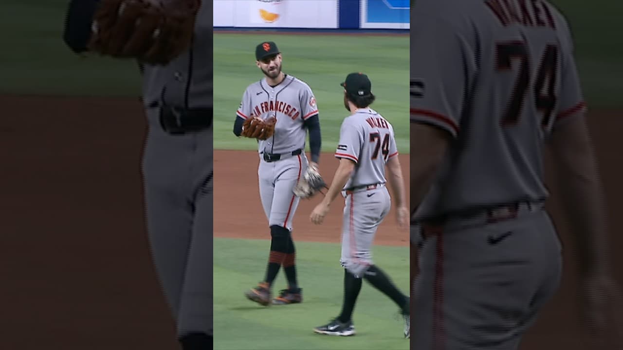 He threw his glove to get the out⁉️