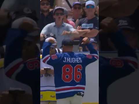 🇺🇸🏒 Wyndham Clark shows up in a USA hockey jersey at the RBC Canadian Open