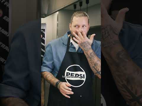 Auch Russa fühlt sich bei Bernd in der Küche heimisch 🥰