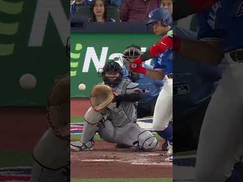 Kazuma Okamoto hits his second home run in as many days! 💪 岡本和真ハイライト