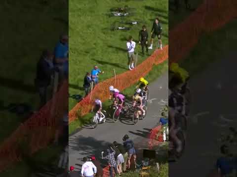 Going clear 🔥Vollering drops the power on La Redoute as she targets the win at Liège–Bastogne–Liège!